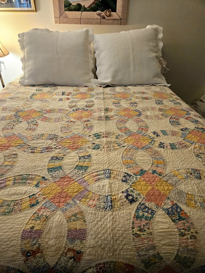 Vintage Quilt Wedding Ring 1930s Handstitched Feedsack Queen 78" x 91" - Image 2 of 4