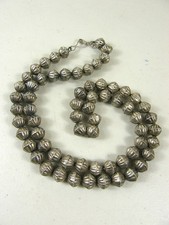 Vntg NAVAJO Sterling Silvr Ribbed Melon Beads Necklace 26