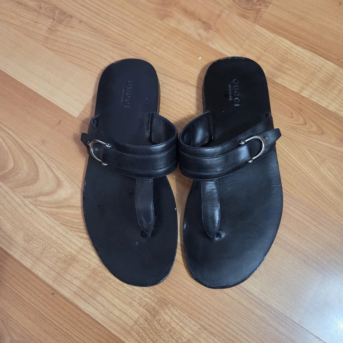 Preços baixos em Cabedal de Couro Masculino Gucci Flip Flop