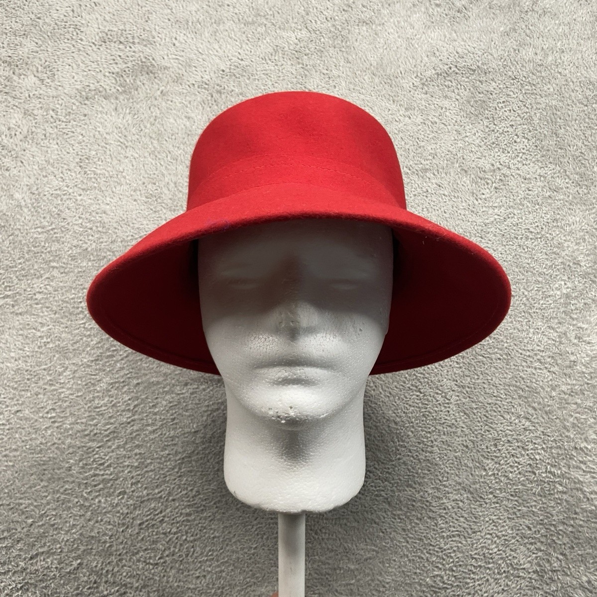 Vintage Cloche Hat Women display picture 3