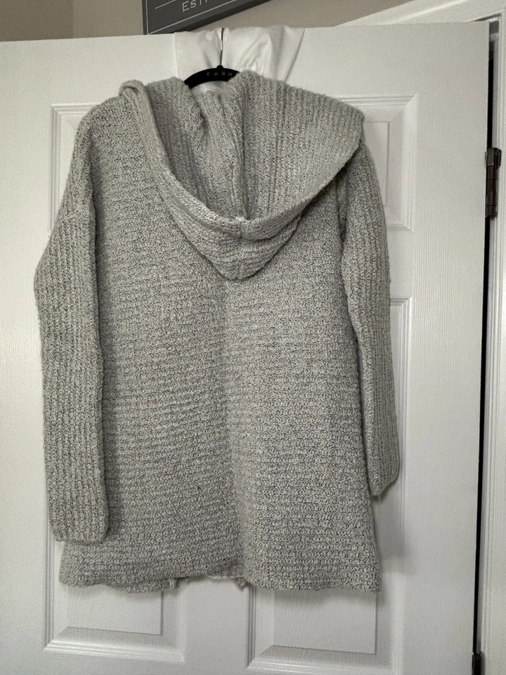 Volcom Women's Cardigan Size M 81% Acrylic, 13% Polyester, 6% Wool - Image 3 of 4