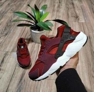 nike huarache burgundy