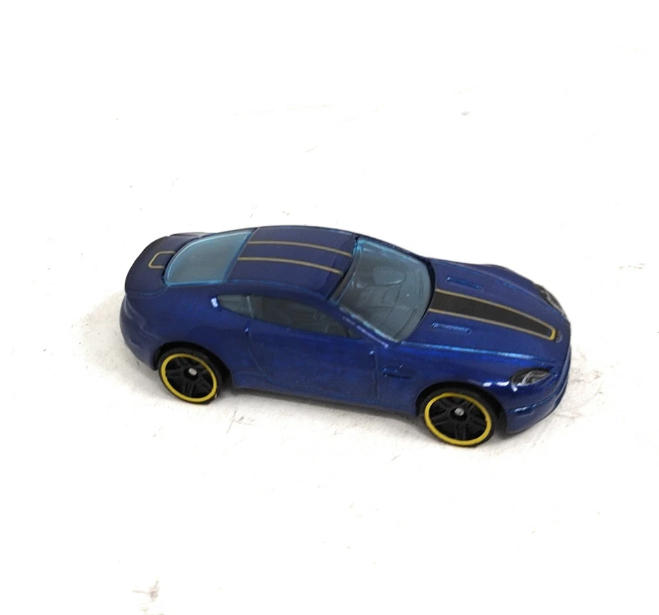Aston Martin V8 Vantage HW Exotics Hot Wheels Foto 3 de 4