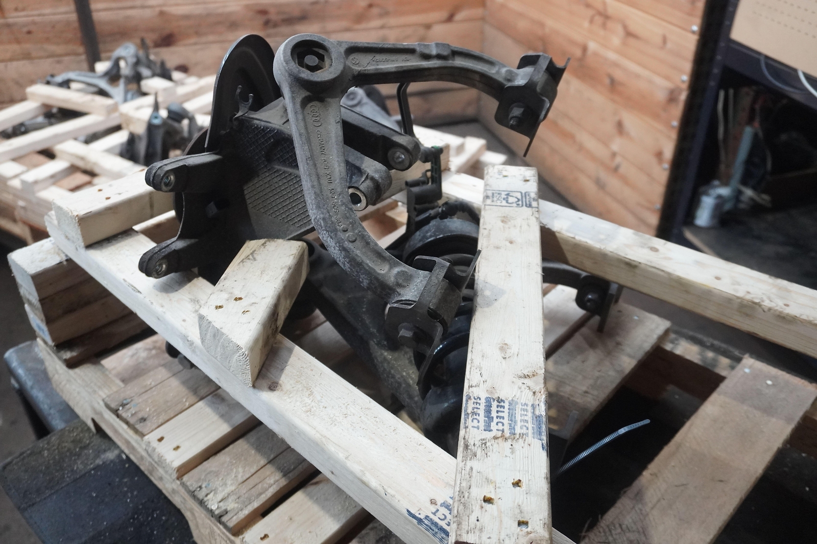 Rear Left Knee Spindle Knuckle Control Arm Strut OEM 420505433F Audi R8 2010-15