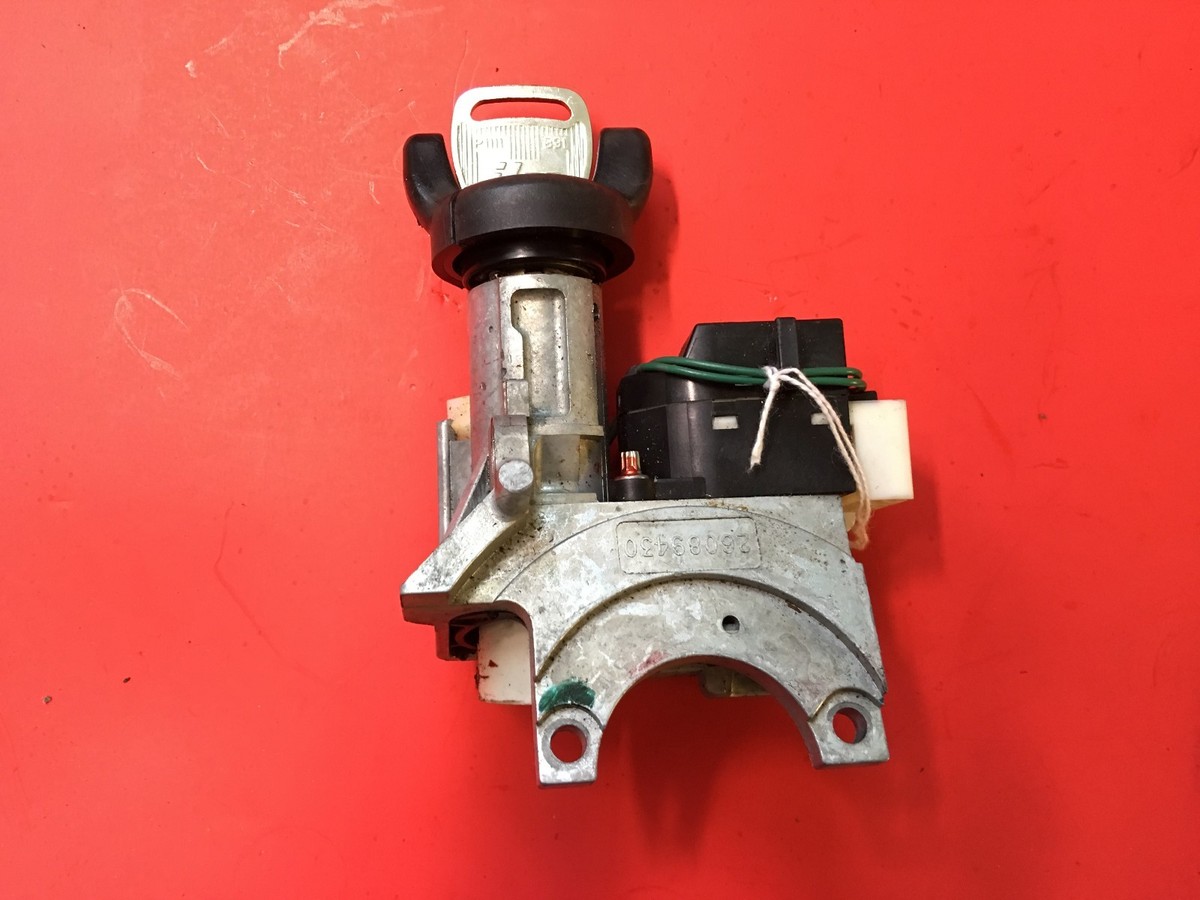 2000-2005 CADILLAC DEVILLE IGNITION LOCK CYLINDER SWITCH & HOUSING