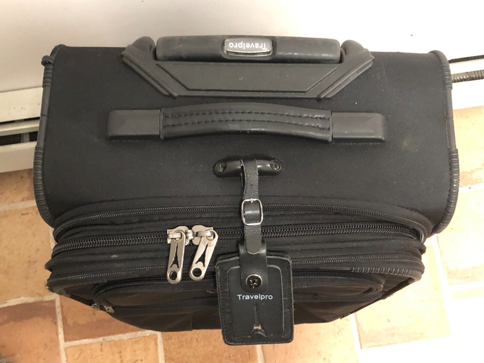 Travelpro Crew 5 22" Expandable Rollaboard luggage black solid travel bag
