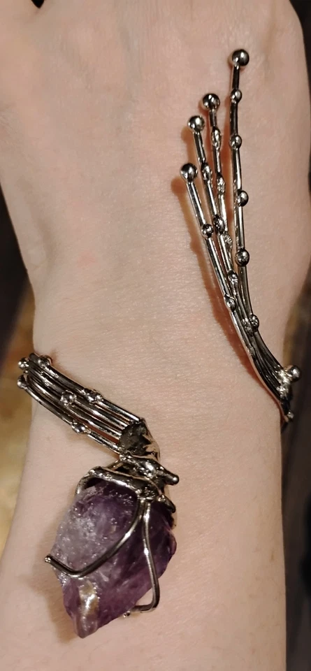 Brazalete/brazalete ajustable brutalista modernista amatista hecha artesanalmente de plata Foto 4 de 4