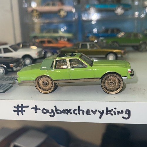 CUSTOM SLIME GREEN 1/64 1988 CHEVROLET CAPRICE CLASSIC BROUGHAM LS ON 30”s - Picture 5 of 8