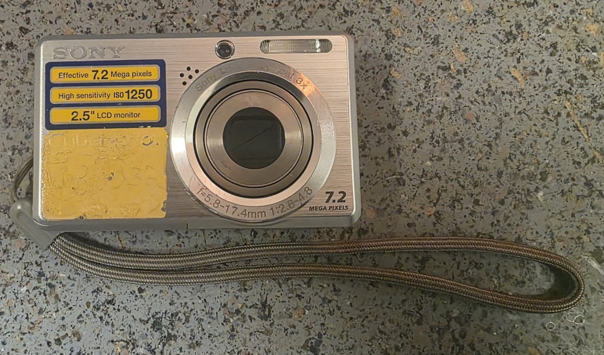 sony cyber-shot DSC-S750 デジタルカメラ Sony Cyber-shot DSC-S750 7.2MP Digital Camera - Silver for sale