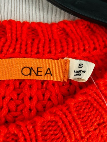 One A Women's Riot Orange Long Sleeve Cable Knit Pullover Sweater Size Small NEW - Picture 5 of 7