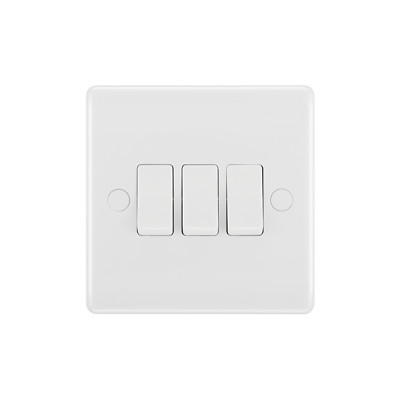 BG Electrical - 843-01 weiß geformter 2-Wege Dreifach Wand Lichtschalter 20A 16AX