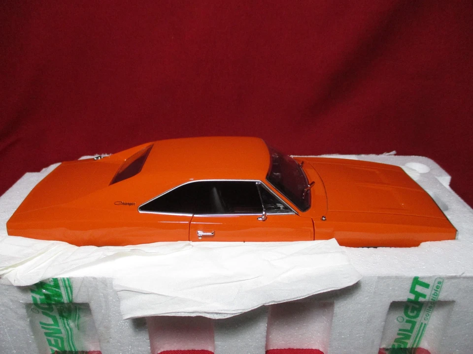 1:18 Scale 1970 Dodge Charger 500 Orange Greenlight Diecast Model Car Mopar - Image 4 of 4