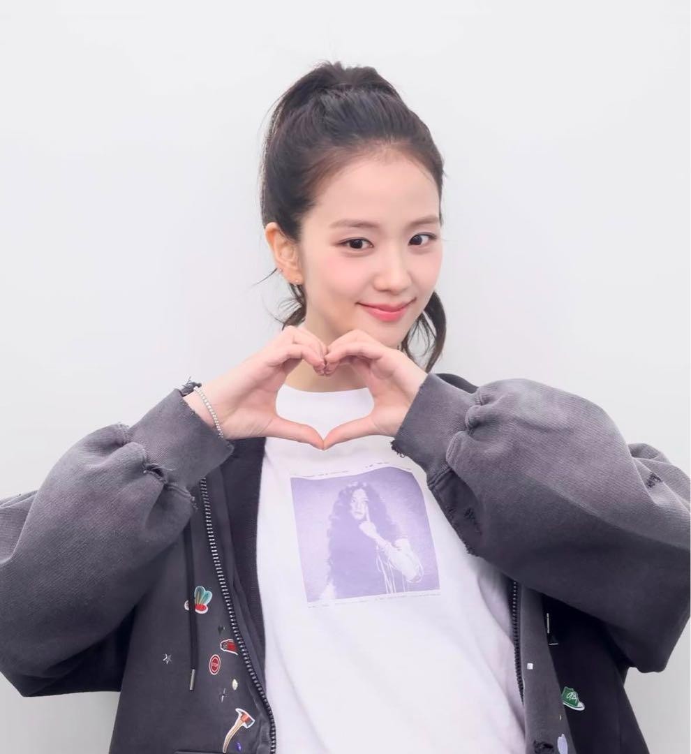 BLACKPINK JISOO AMORTAGE CROP TSHIRT | eBay