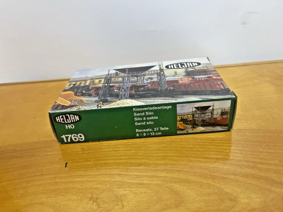 Heljan Sand Silo HO Scale Model Kit #1769 - Image 4 of 4
