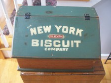 Vtg. New York Biscuit Company Pine Wood Bread Box Great Collectible.