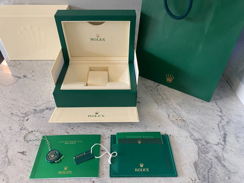 Rolex Green OYSTER M Presentation Box Set w/ Booklet & Manual – Fits Datejust - Image 4 of 4