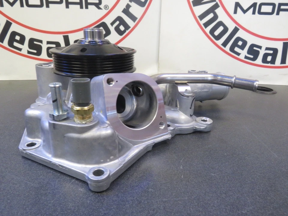 Bomba de agua Dodge Ram 2500-5500 6,4 L nueva OEM MOPAR Foto 3 de 4