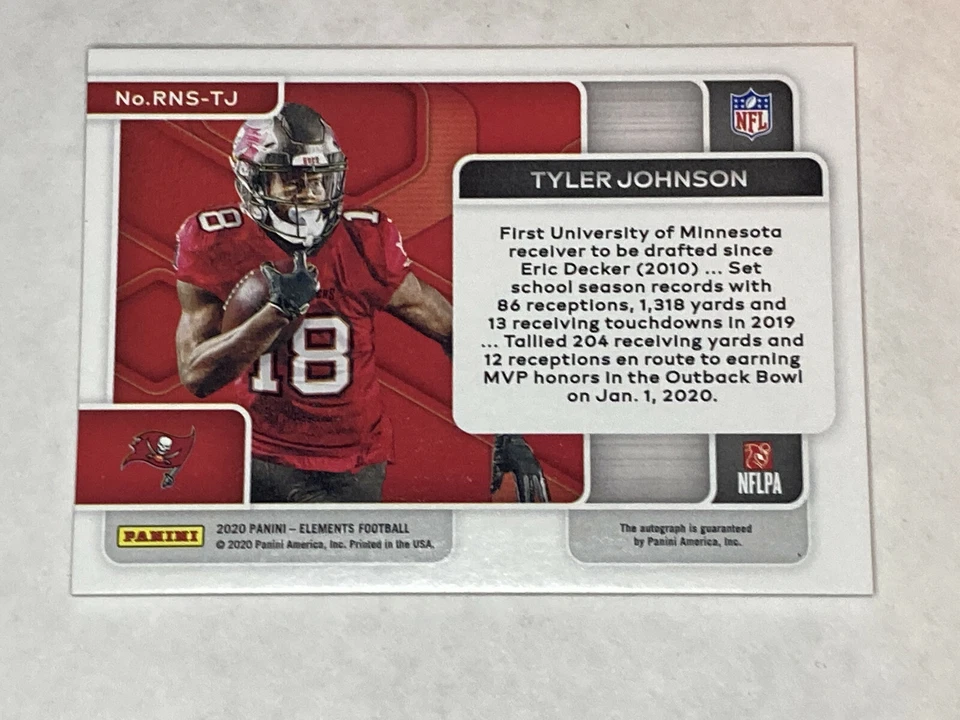 Carteles de neón de novato Tyler Johnson automático púrpura paralelo 25/08 2020 Panini Elements Foto 2 de 2