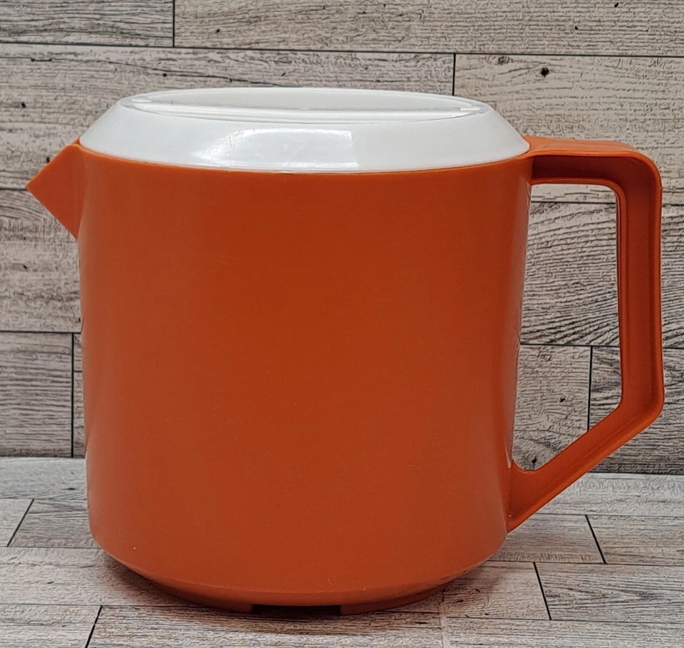 Rubbermaid #2745 VINTAGE Orange & White 1.5 Qt Pitcher w/ Slotted Lid 122307 - Image 2 of 4