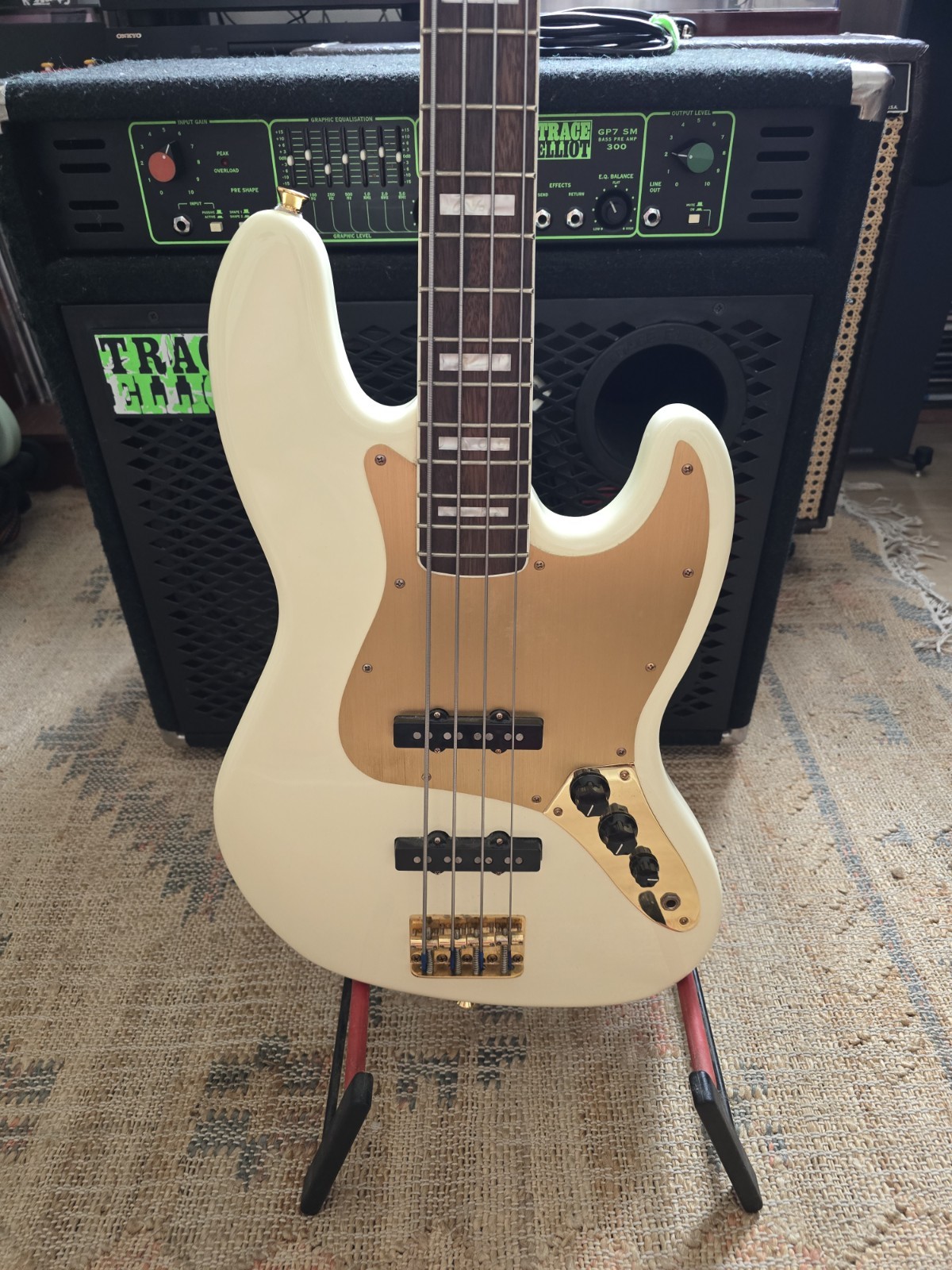 Fender Squier 40th Anniversary Gold Edition Jazz Bass 2