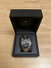 Victorinox Herrenuhr Maverick Chronograph mit Edelstahlband Saphirglas 43 Gold