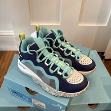 Rip it Women’s Future Volleyball Shoes Size 7.5 White/Navy/Blue NEW!