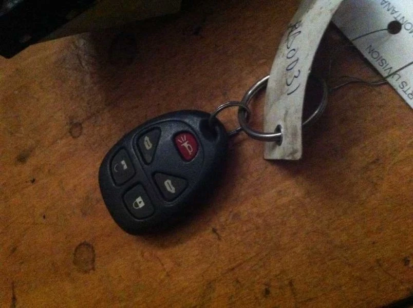 Mando a distancia Montana 2005 llavero Foto 3 de 4