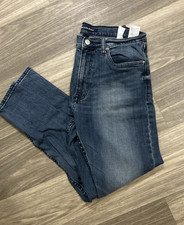 Medium Wash Blue Denim Slim Fit Women's Jeans Button Zip 5-Pocket Design