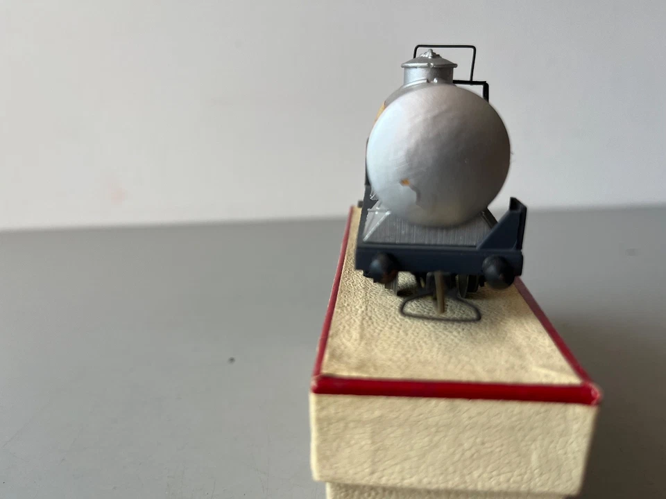 VB MAQUETTE HO WAGON CITERNE SNCF " PETROFRANCE " EN BO - Photo 2/4