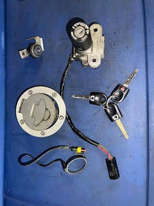 2008-2013 Ducati 848 Key Lock Ignition seat lock antenna gas Fuel cap set