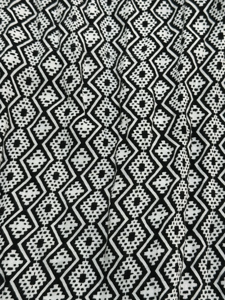 Camisola Hurley Top para mujer talla pequeña blanca y negra correa de espagueti flecos usada en excelente estado Foto 2 de 4