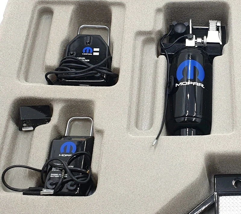 GMP 1/18 Scale G1800149 - Mopar Tool And Trailer Set Black - Image 4 of 4