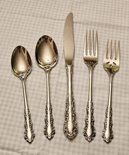 Oneida Shelley Heirloom Cube 5 Place Setting Glossy Stainless Steel Flatware