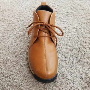chukka boots cognac