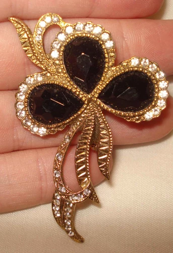 Vintage Gold Tone Faceted Black Glass Rhinestones Costume Jewelry Brooch Pin