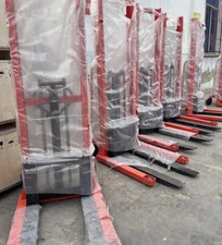 1TCapacity Manual Pallet Stacker Hydraulic Pump Stacker Forklift 63" Truck Lift