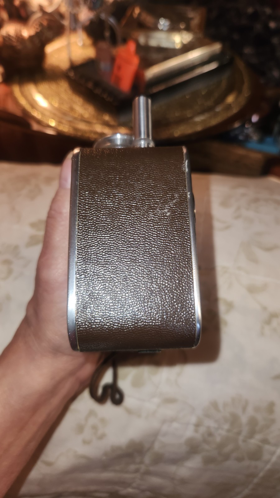 VINTAGE BELL & HOWELL FILMO AUTO-8 CAMERA W/LEATHER CASE  Winds, Spins