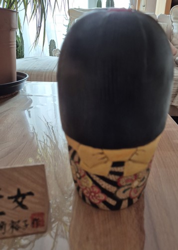 Kokeshi-Figur "Glückverheissend" der Künstlerin Yuko Yamazaki - Bild 6 von 8