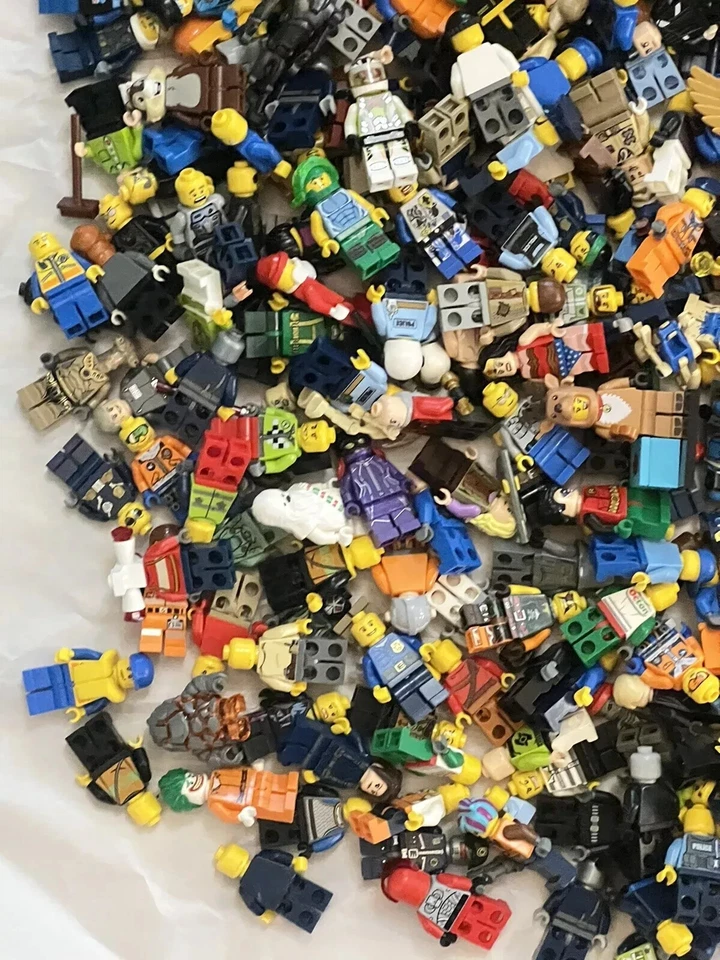 Random 24 x LEGO Minifigures Lot -  Space Marvel City Star Wars Castle Ninjago - Image 4 of 4