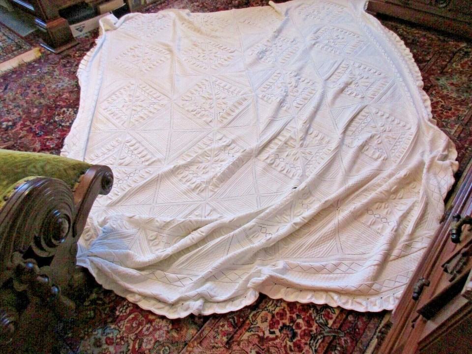 Vintage Chenille Type Bedspread INTRICATE RAISED PATTERN Full Queen 80