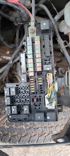 Dodge Durango 2000-2003 caja de fusibles unión OEM P56045458AF módulo 338-8d2 - Imagen 1 de 4