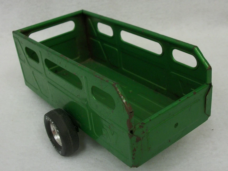 Vintage Nylint Green Pressed Steel Farm Trailer - Image 2 of 4