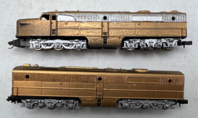 Custom Con-Cor Japan N Scale Gold PA-1 & PB-1 Dummy Unpowered Diesel Train