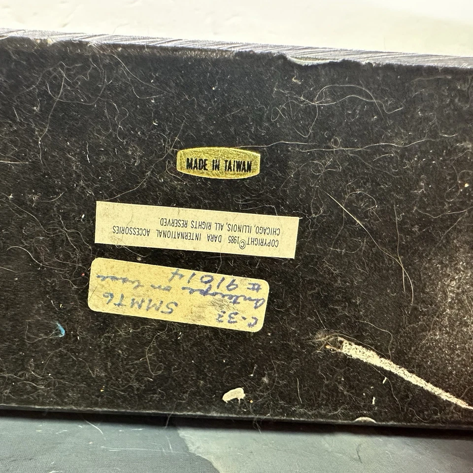 Escultura vintage de latón con gacela saltando sobre mármol de Dara International años 80 decoración Foto 3 de 4