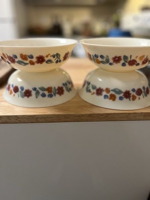 Set Of 4 Vintage Arcopal Floride Milk Glass Cereal Bowls France