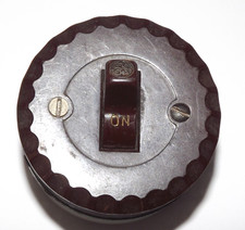 Interruttore luce a levetta cupola rotonda vintage General Electric in bachelite e porcellana