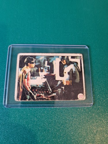 1966 Topps Batman Bat Laffs #22 Batman and Robin — Raw