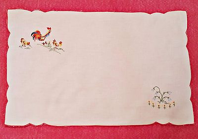 VINTAGE AUTHENTIC EASTER ROOSTER FAMILY EMBROIDERY WHITE COTTON COASTER DOILY