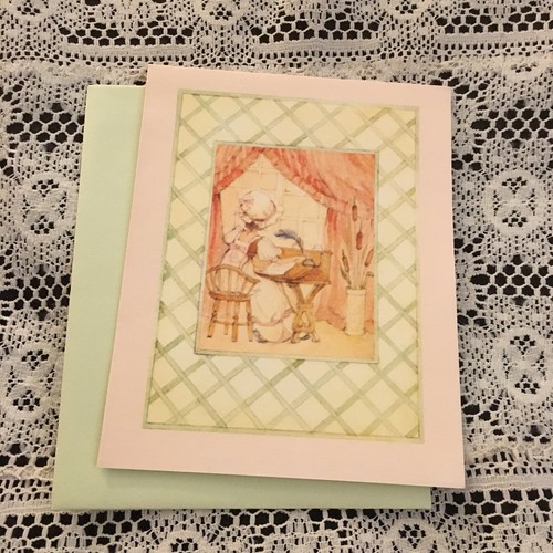 Vintage Grußkarte Notiz süßes Mädchen am Schreibtisch Schreibwaren - Bild 1 von 4