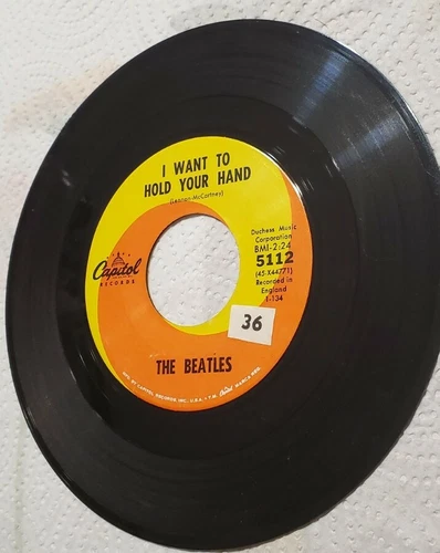 I Want To Hold Your Hand - The Beatles (45 Rpm, 1964, Capitol, 5112 Swirl Label)